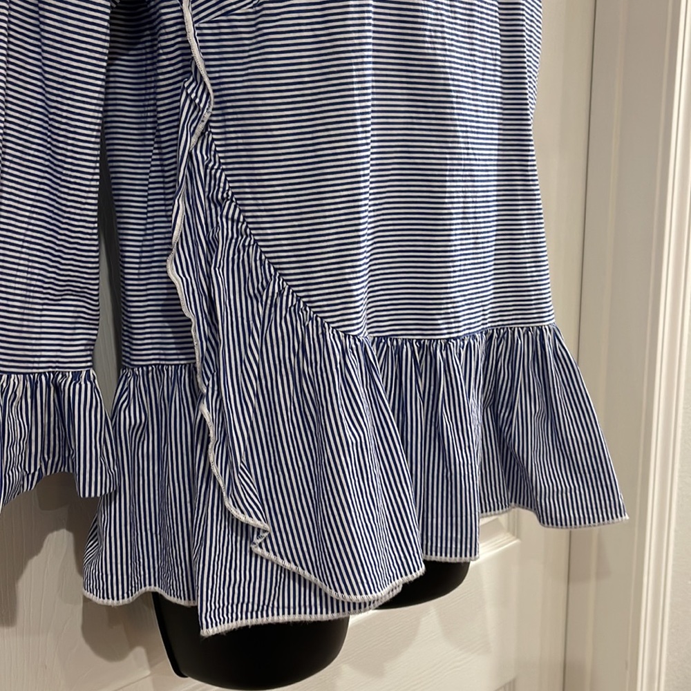 Crown & Ivy Size Medium Blue and White Pinstriped. - Picture 5 of 8